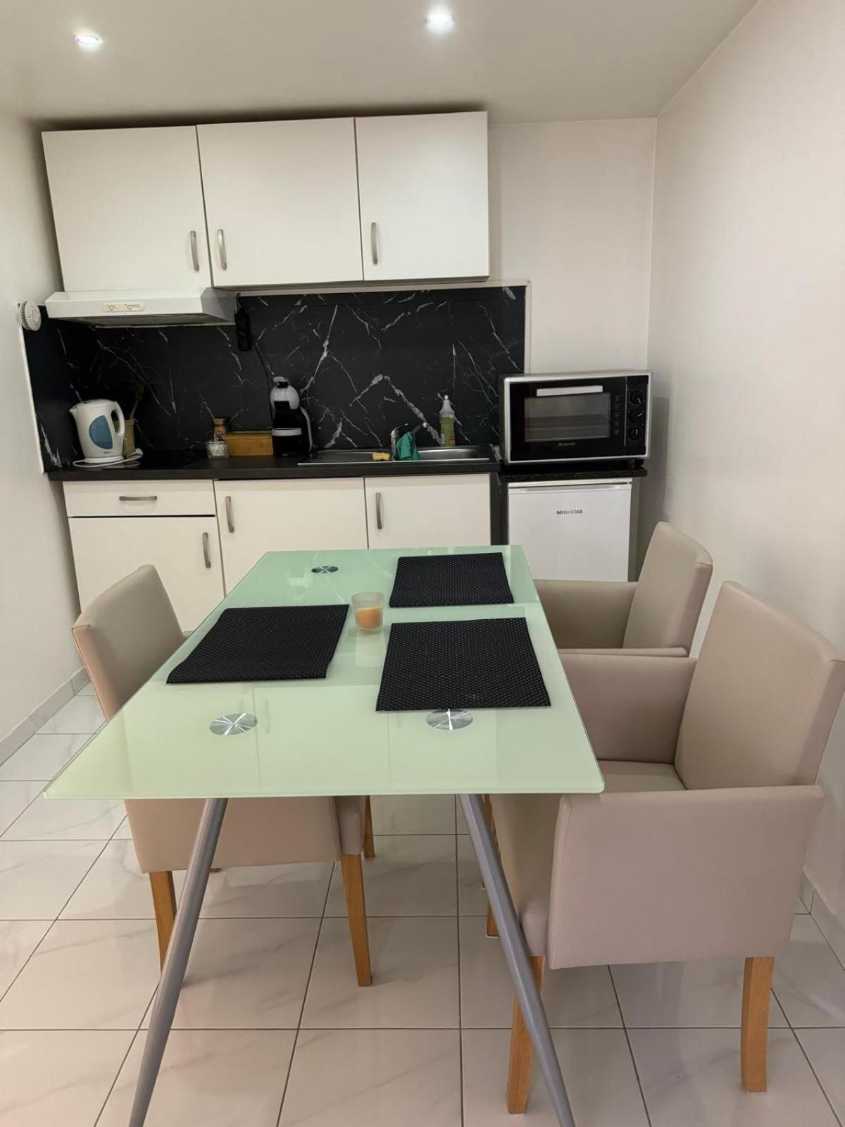 Studio 45M2 Tres Calme Village-Neuf Exterior foto